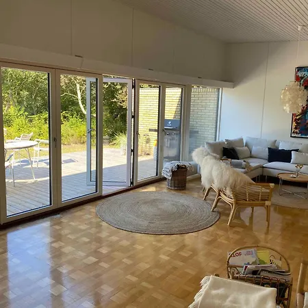 With 400 M To The Water And The Marina, Holiday home
